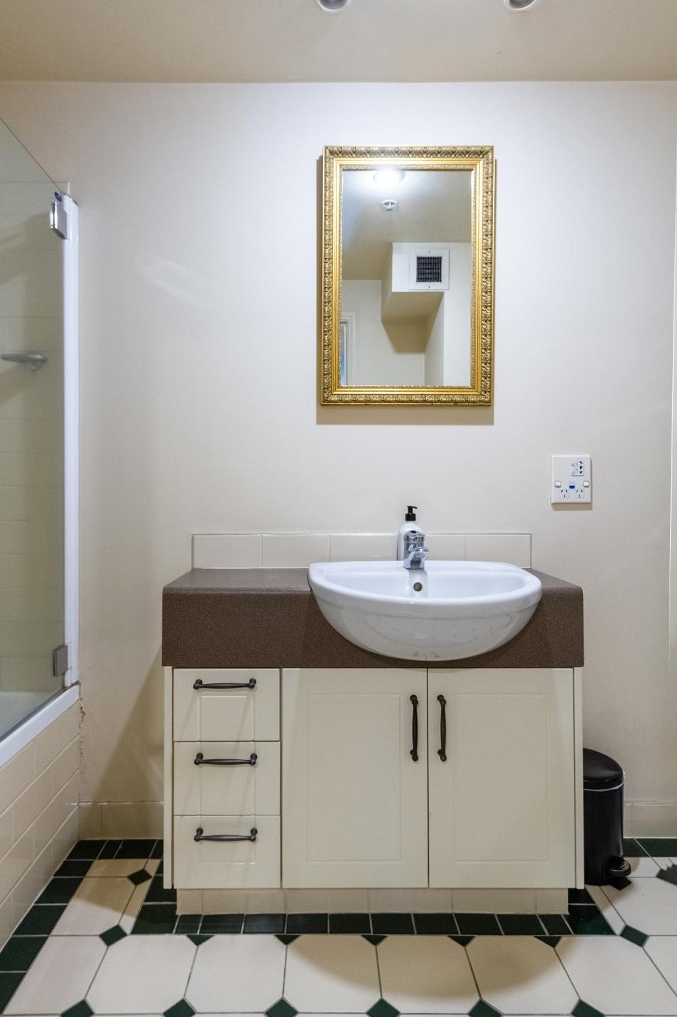 Ferienwohnung Beauty In The Cbd - 1Bed Free Parking Pool Christchurch Exterior foto