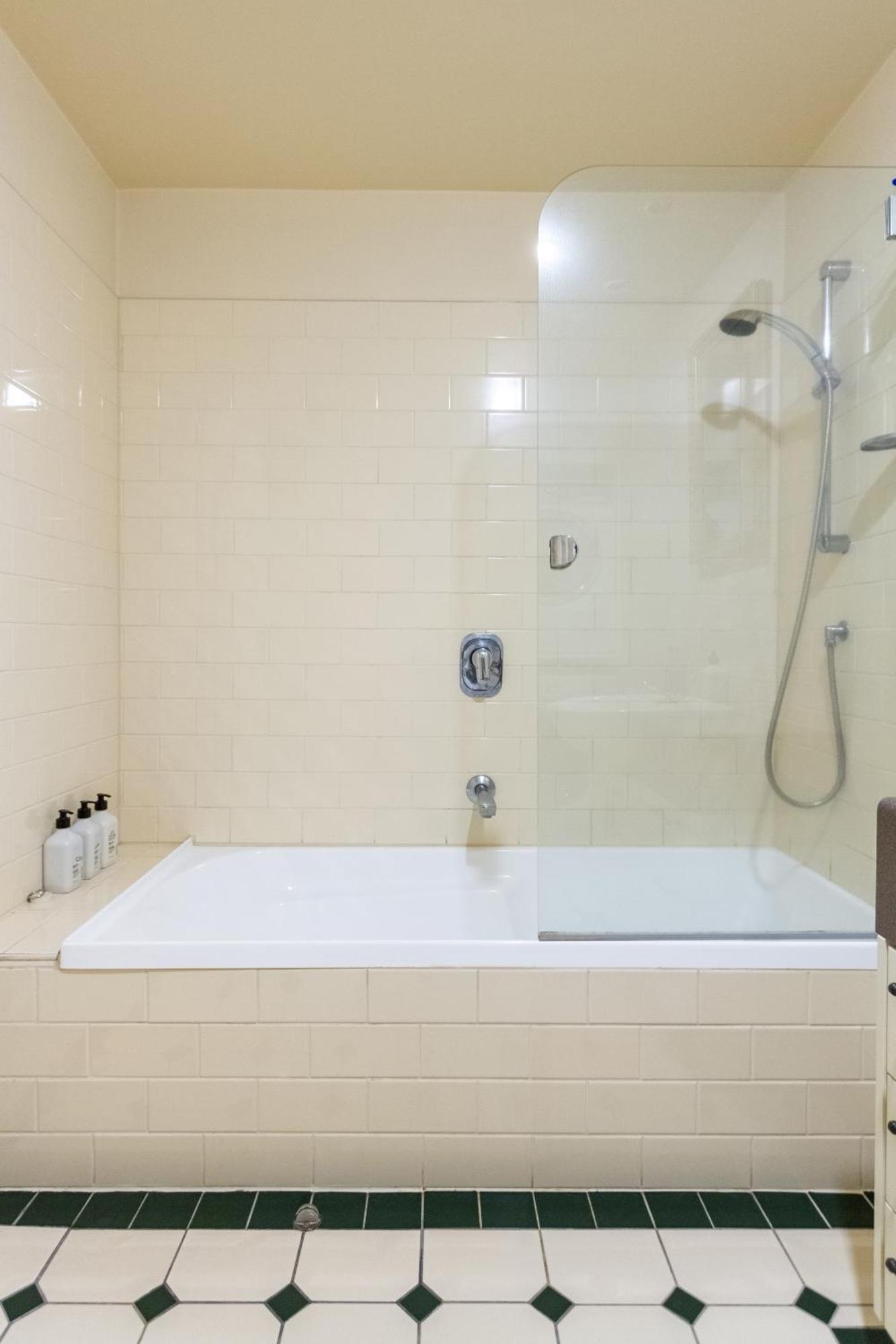Ferienwohnung Beauty In The Cbd - 1Bed Free Parking Pool Christchurch Exterior foto